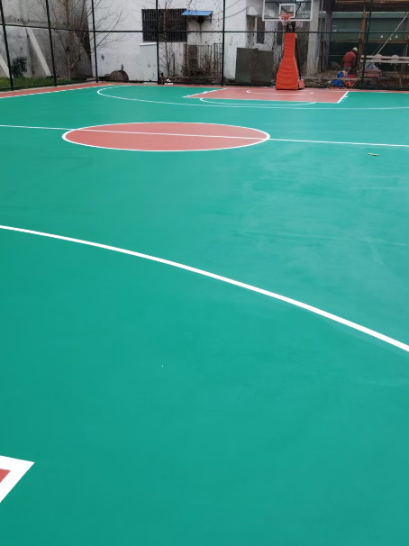 东丽 球场长期使用易出现地面开裂